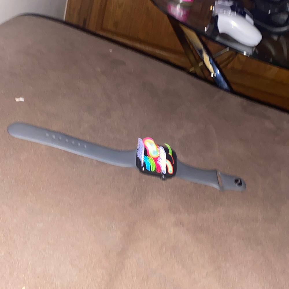 I’m selling a Apple series 10